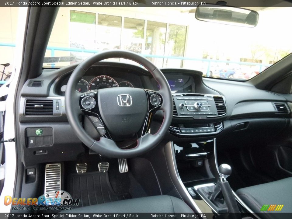 Dashboard of 2017 Honda Accord Sport Special Edition Sedan Photo #8