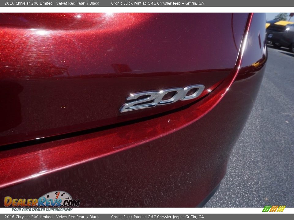 2016 Chrysler 200 Limited Velvet Red Pearl / Black Photo #15