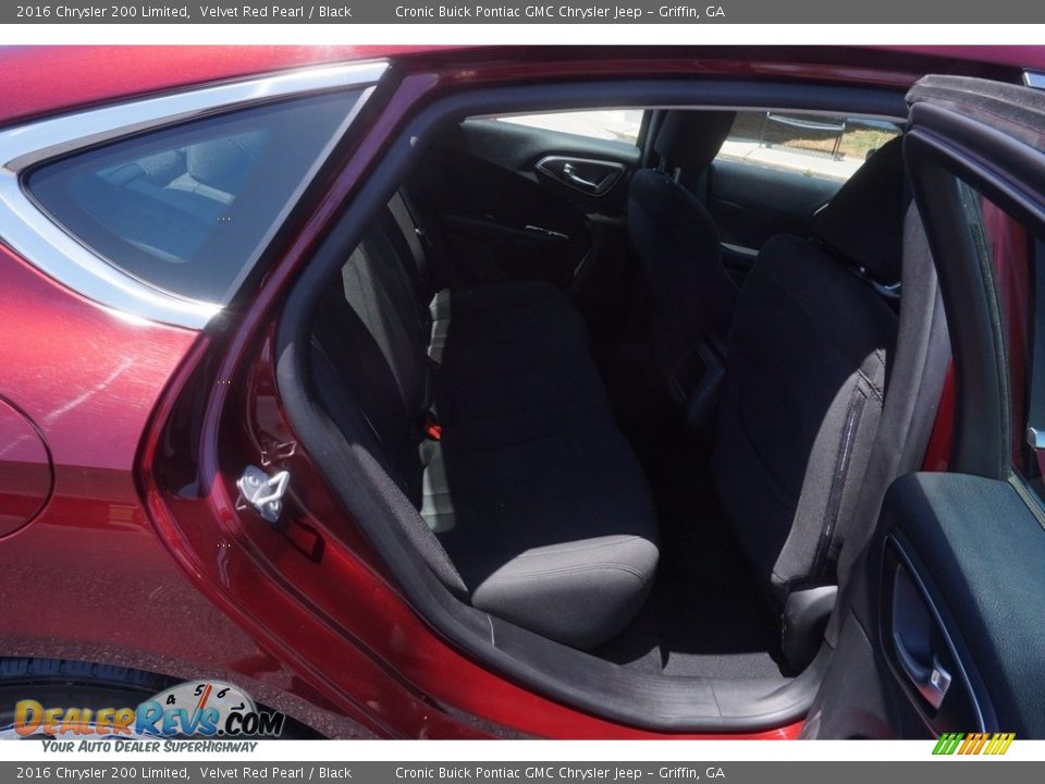 2016 Chrysler 200 Limited Velvet Red Pearl / Black Photo #16