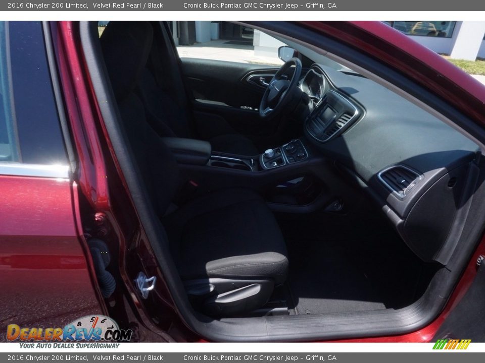 2016 Chrysler 200 Limited Velvet Red Pearl / Black Photo #17