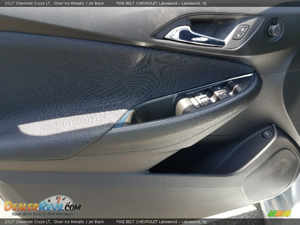 2017 Chevrolet Cruze LT Silver Ice Metallic / Jet Black Photo #8