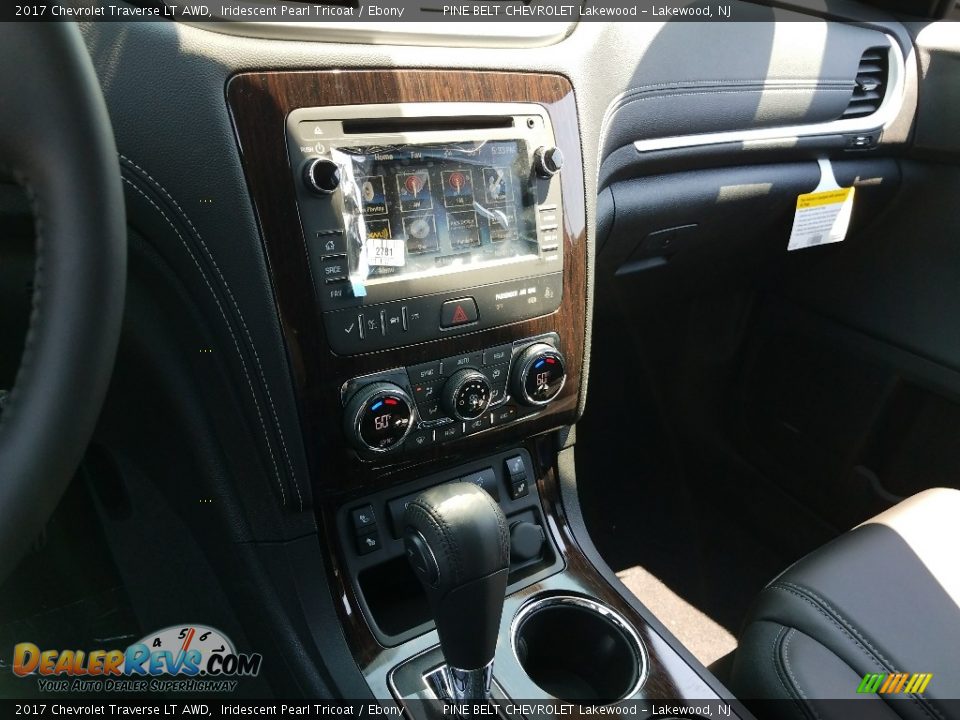 2017 Chevrolet Traverse LT AWD Iridescent Pearl Tricoat / Ebony Photo #10
