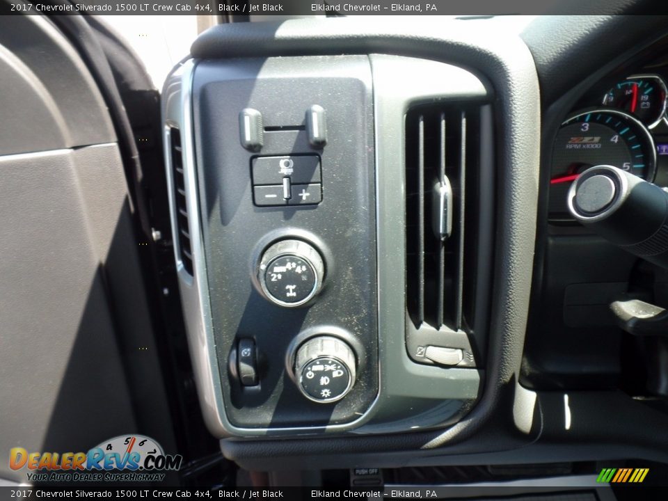 2017 Chevrolet Silverado 1500 LT Crew Cab 4x4 Black / Jet Black Photo #22
