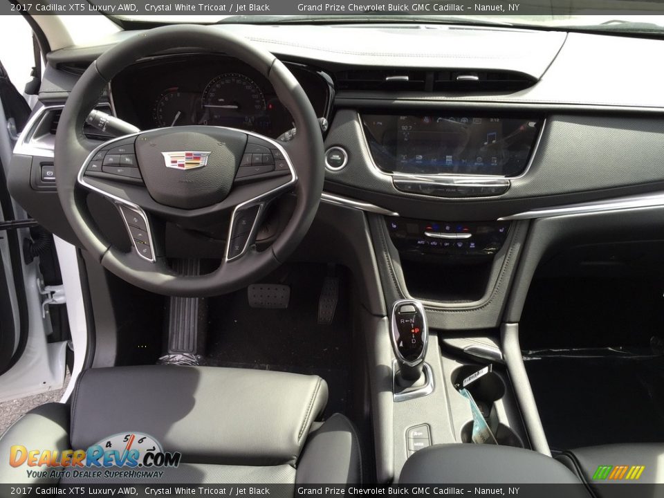 2017 Cadillac XT5 Luxury AWD Crystal White Tricoat / Jet Black Photo #8