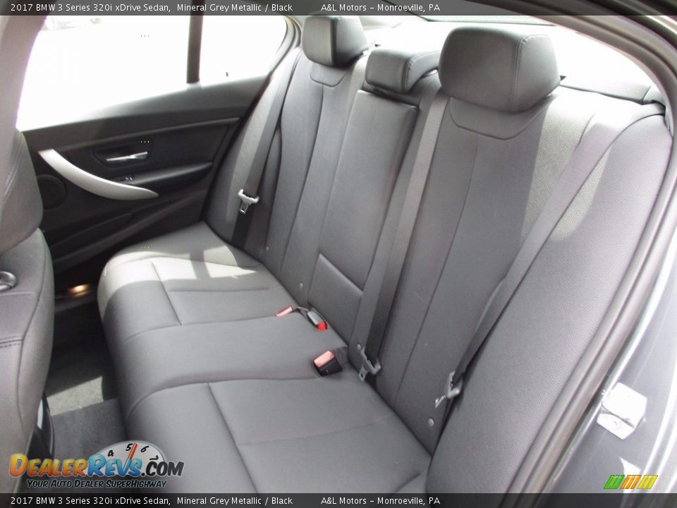 2017 BMW 3 Series 320i xDrive Sedan Mineral Grey Metallic / Black Photo #13