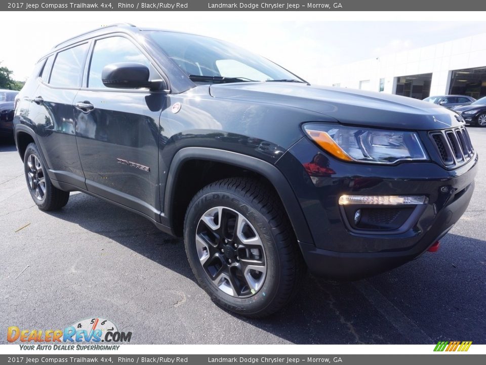 Front 3/4 View of 2017 Jeep Compass Trailhawk 4x4 Photo #4