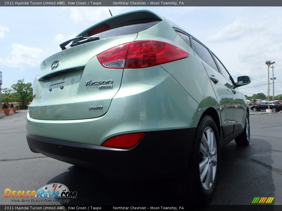 2011 Hyundai Tucson Limited AWD Kiwi Green / Taupe Photo #8