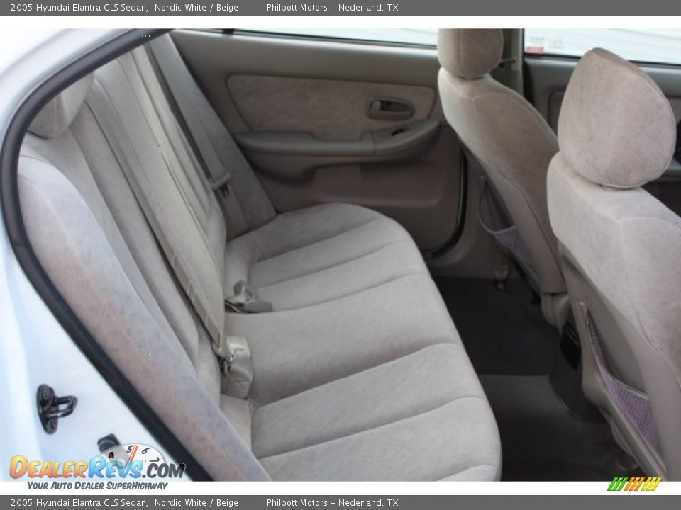 2005 Hyundai Elantra GLS Sedan Nordic White / Beige Photo #20