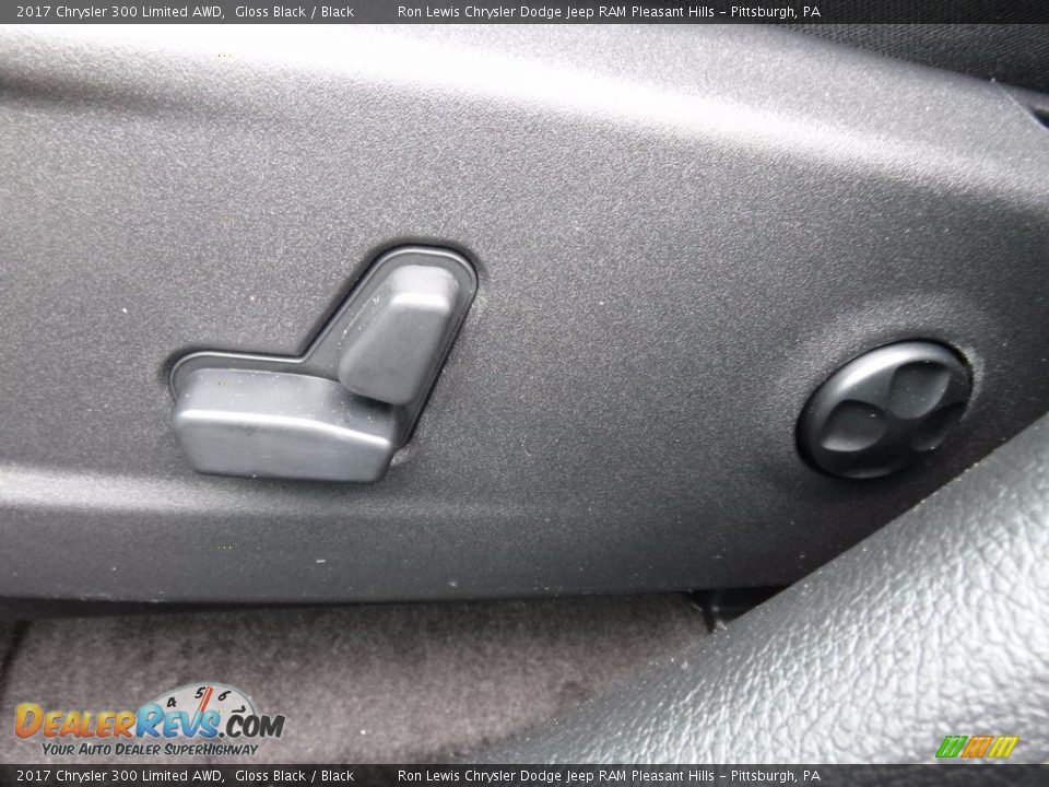 2017 Chrysler 300 Limited AWD Gloss Black / Black Photo #16