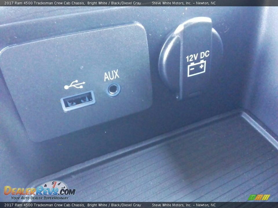 2017 Ram 4500 Tradesman Crew Cab Chassis Bright White / Black/Diesel Gray Photo #18