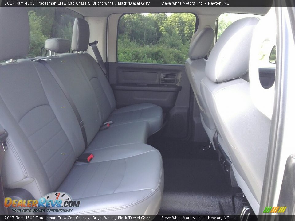 2017 Ram 4500 Tradesman Crew Cab Chassis Bright White / Black/Diesel Gray Photo #23