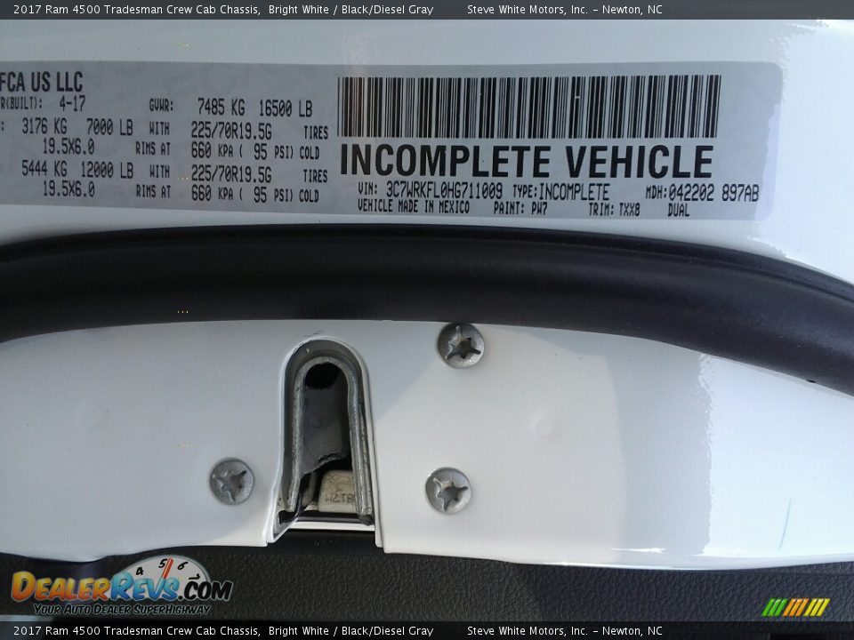 2017 Ram 4500 Tradesman Crew Cab Chassis Bright White / Black/Diesel Gray Photo #26