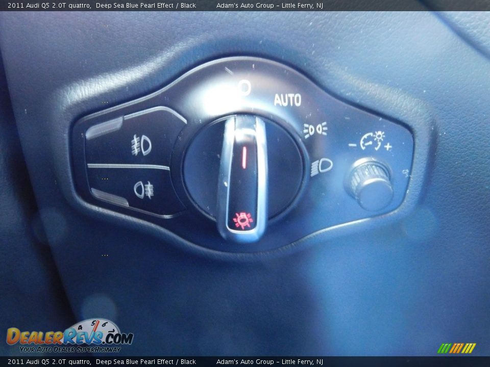 2011 Audi Q5 2.0T quattro Deep Sea Blue Pearl Effect / Black Photo #18