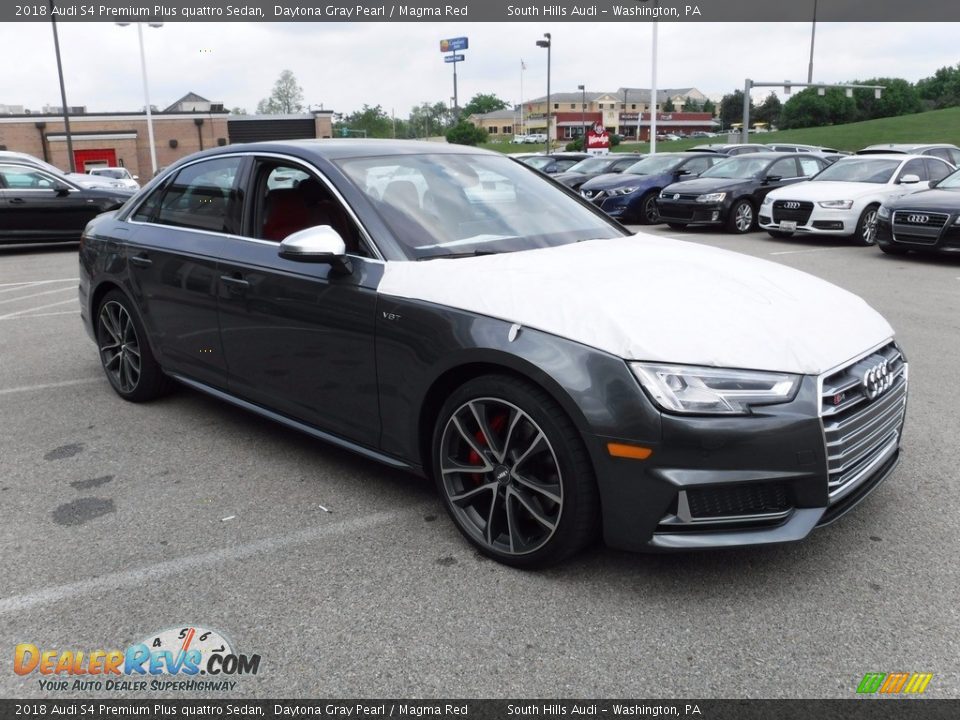 Front 3/4 View of 2018 Audi S4 Premium Plus quattro Sedan Photo #9