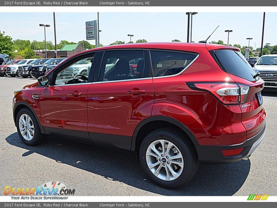 2017 Ford Escape SE Ruby Red / Charcoal Black Photo #18