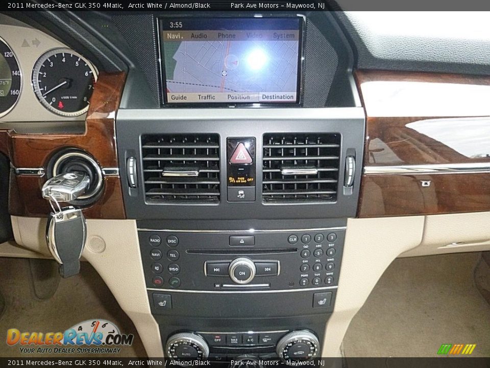 2011 Mercedes-Benz GLK 350 4Matic Arctic White / Almond/Black Photo #33