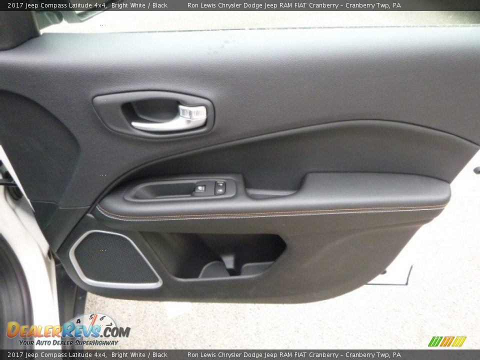 2017 Jeep Compass Latitude 4x4 Bright White / Black Photo #7