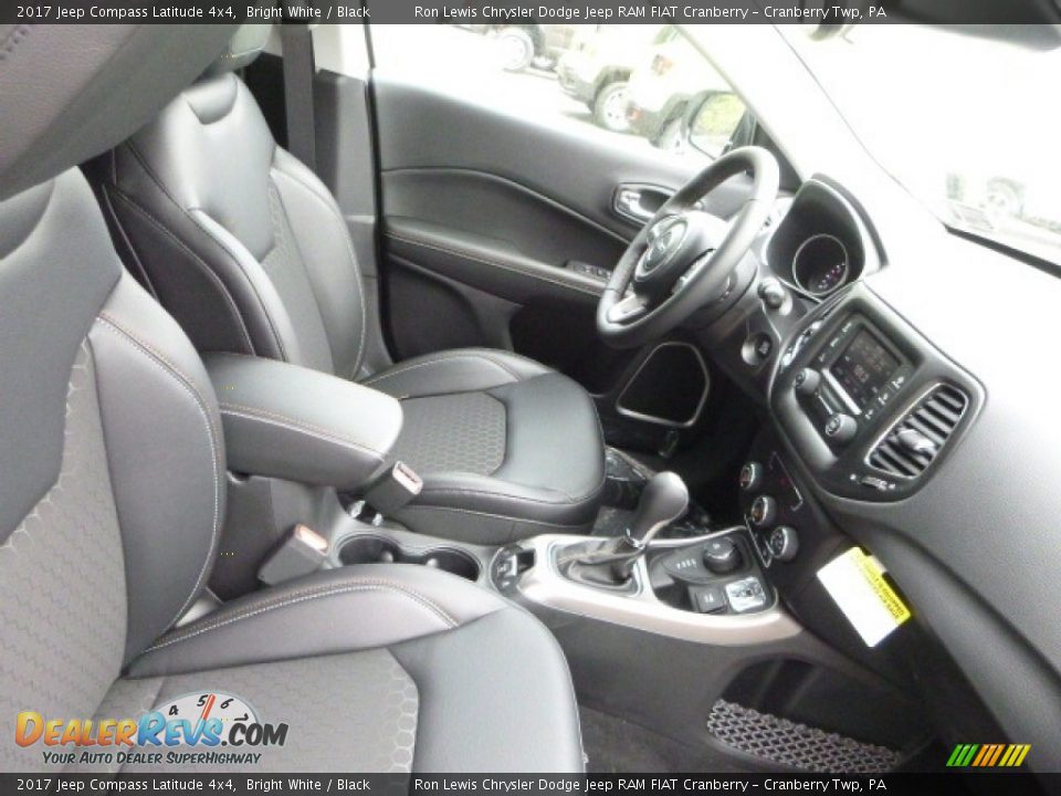 2017 Jeep Compass Latitude 4x4 Bright White / Black Photo #8