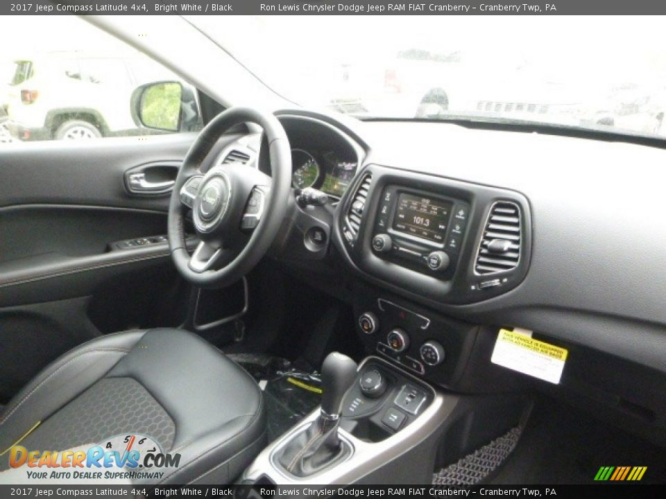 2017 Jeep Compass Latitude 4x4 Bright White / Black Photo #9