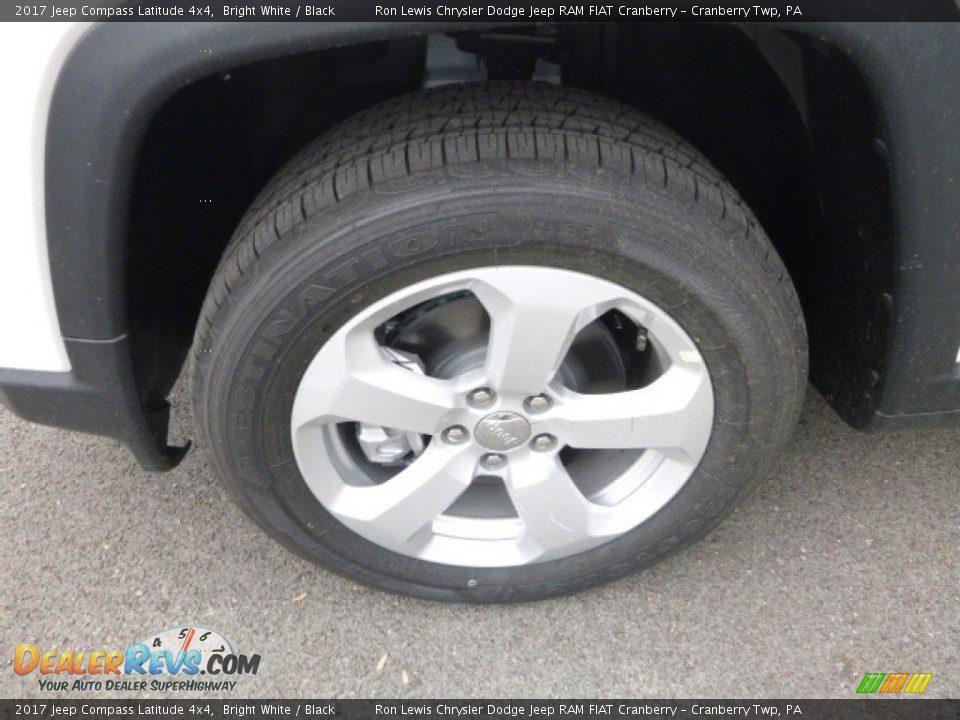 2017 Jeep Compass Latitude 4x4 Bright White / Black Photo #12