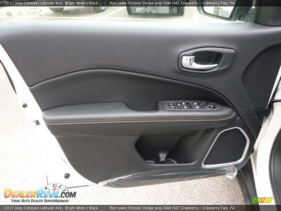 2017 Jeep Compass Latitude 4x4 Bright White / Black Photo #14