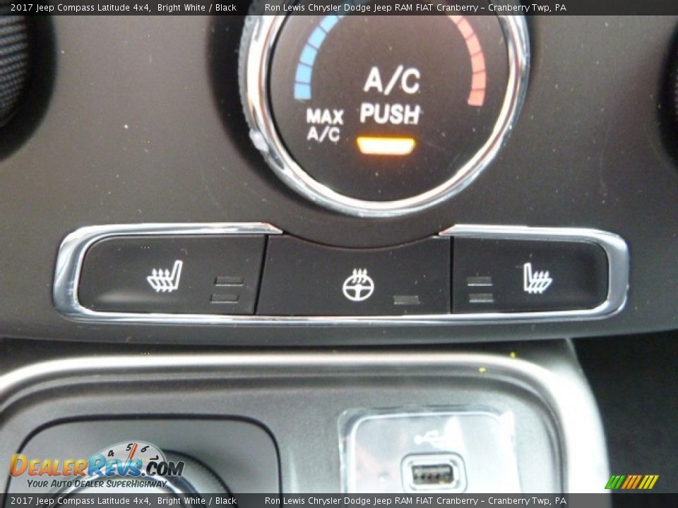 2017 Jeep Compass Latitude 4x4 Bright White / Black Photo #18