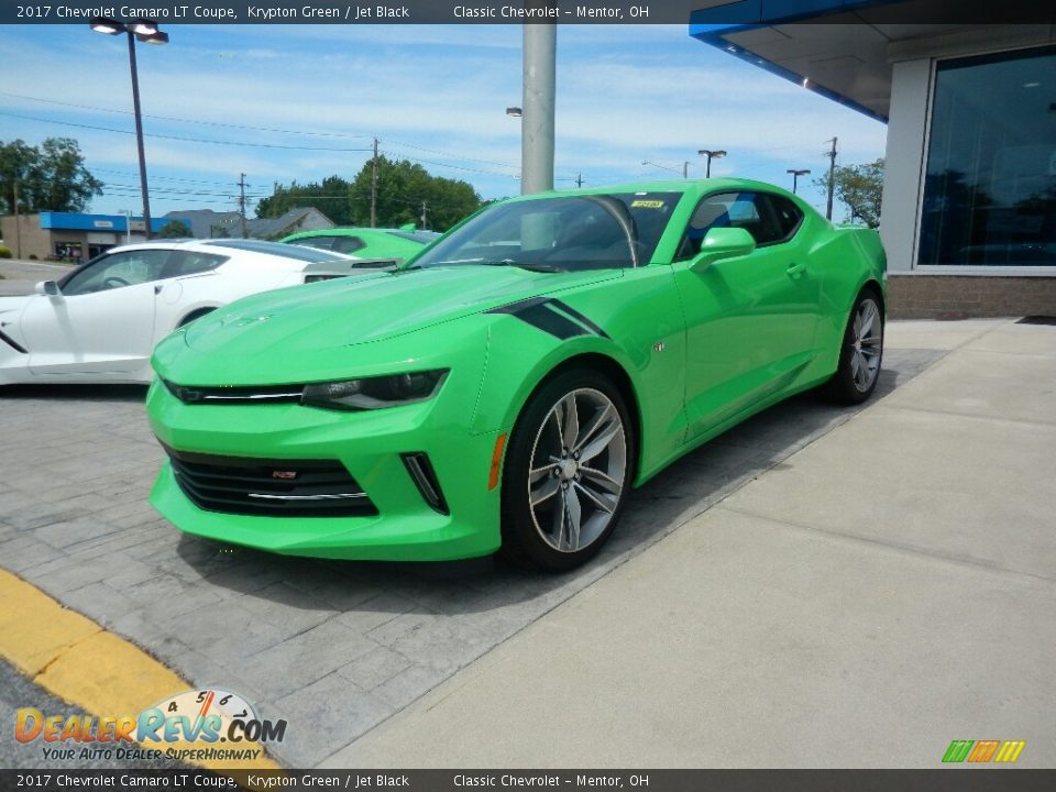 Front 3/4 View of 2017 Chevrolet Camaro LT Coupe Photo #1