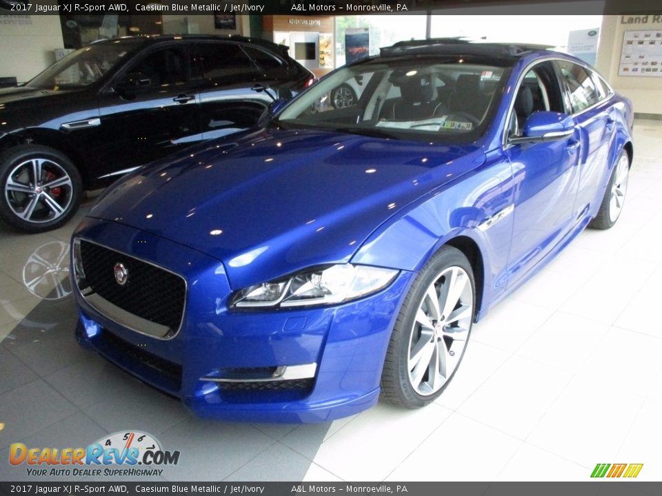 Front 3/4 View of 2017 Jaguar XJ R-Sport AWD Photo #1