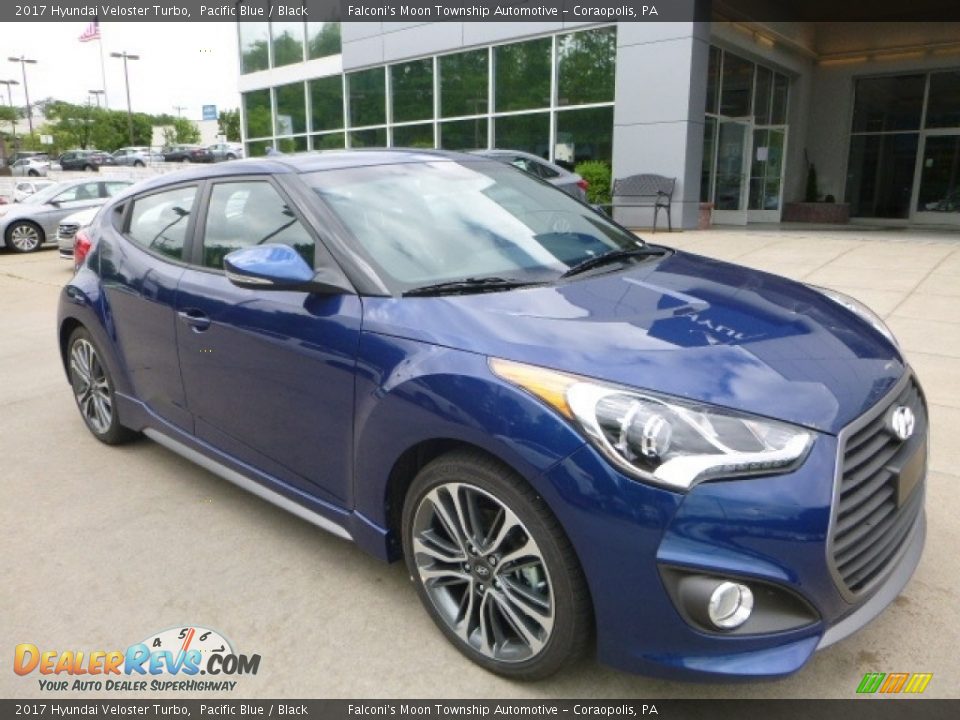 Front 3/4 View of 2017 Hyundai Veloster Turbo Photo #3