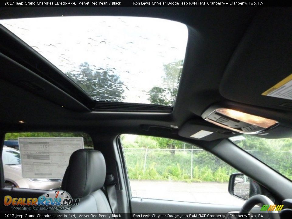 2017 Jeep Grand Cherokee Laredo 4x4 Velvet Red Pearl / Black Photo #10