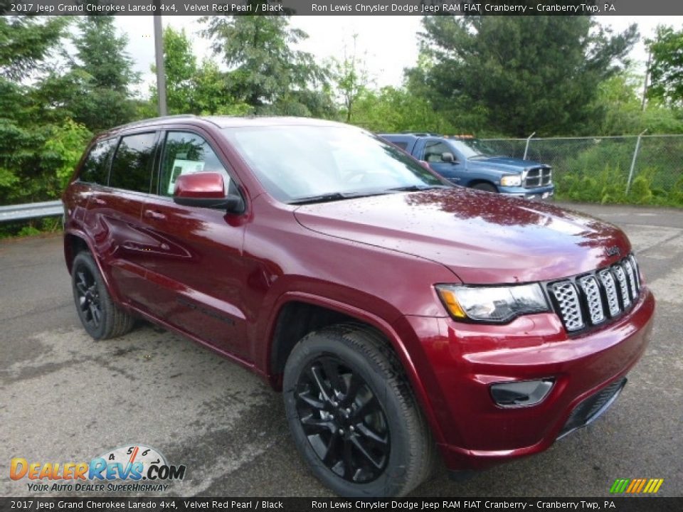 2017 Jeep Grand Cherokee Laredo 4x4 Velvet Red Pearl / Black Photo #11