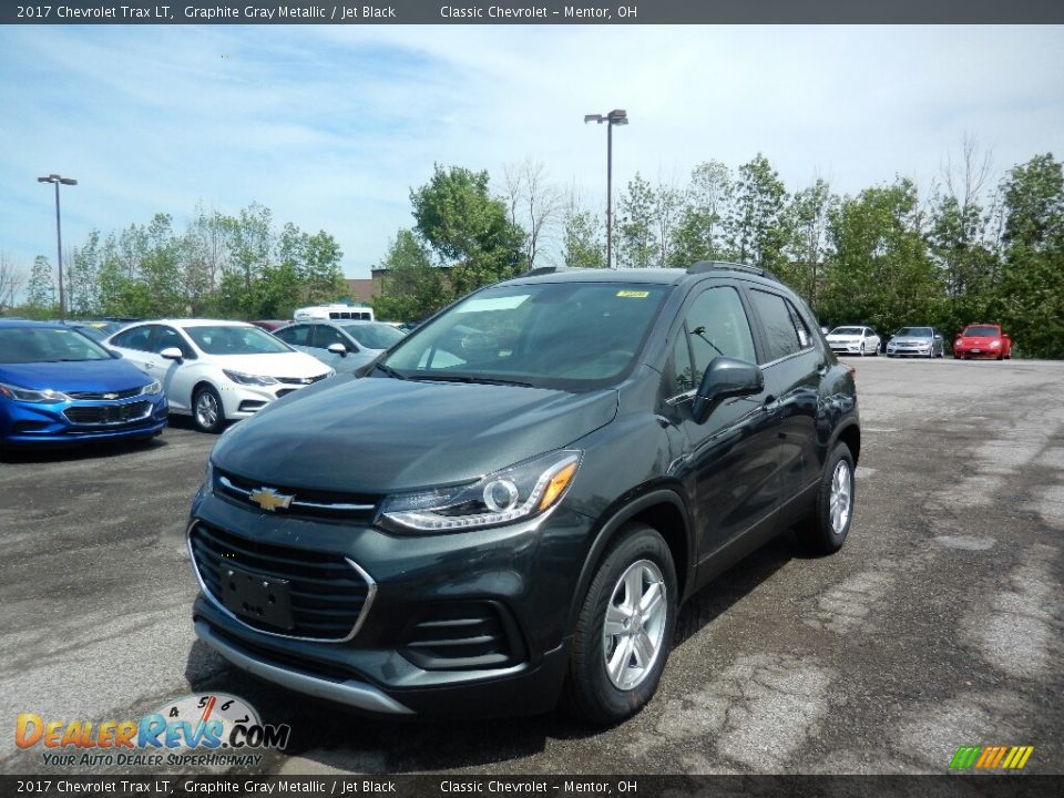Front 3/4 View of 2017 Chevrolet Trax LT Photo #1
