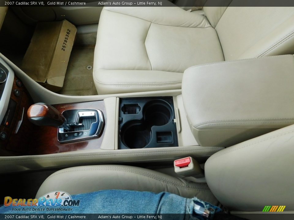 2007 Cadillac SRX V8 Gold Mist / Cashmere Photo #23