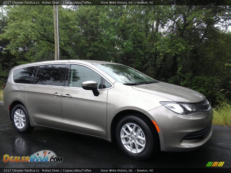 Front 3/4 View of 2017 Chrysler Pacifica LX Photo #4