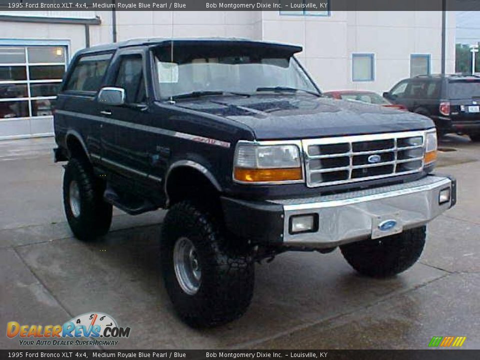 1995 Ford Bronco XLT 4x4 Medium Royale Blue Pearl / Blue Photo #4