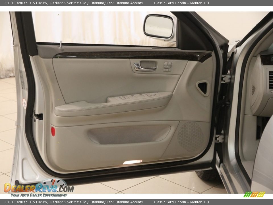 2011 Cadillac DTS Luxury Radiant Silver Metallic / Titanium/Dark Titanium Accents Photo #4