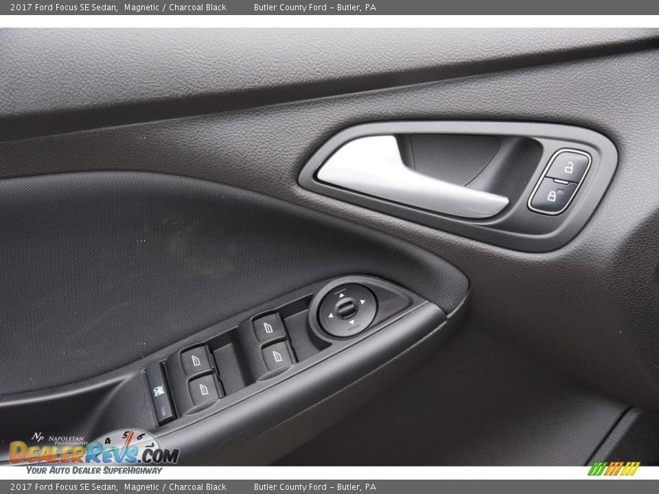 2017 Ford Focus SE Sedan Magnetic / Charcoal Black Photo #5