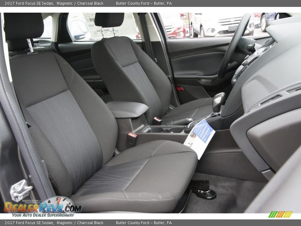 2017 Ford Focus SE Sedan Magnetic / Charcoal Black Photo #7