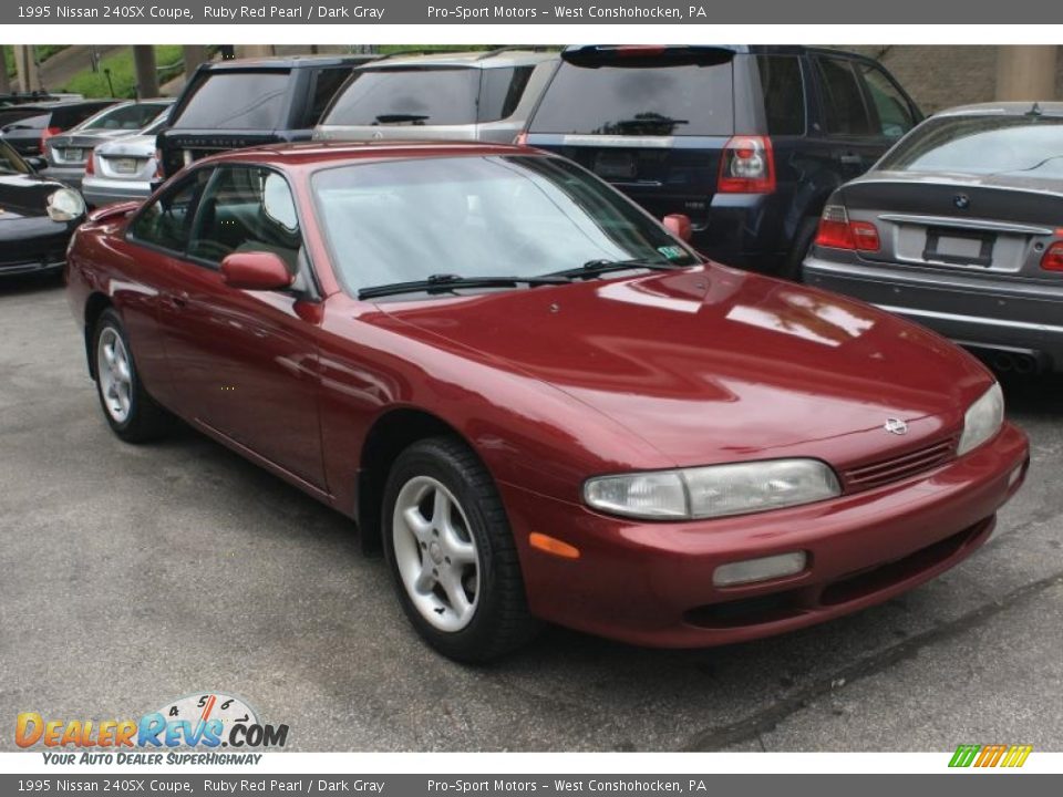 Front 3/4 View of 1995 Nissan 240SX Coupe Photo #4
