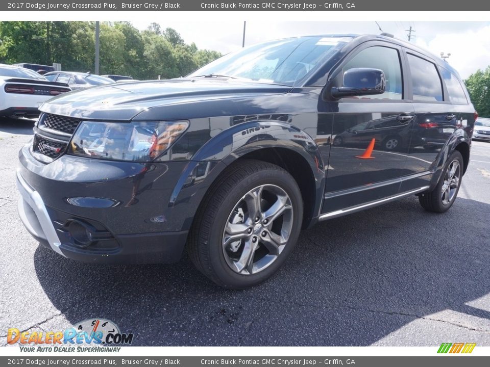 Front 3/4 View of 2017 Dodge Journey Crossroad Plus Photo #3