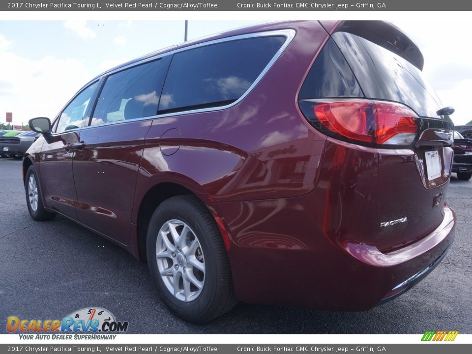 2017 Chrysler Pacifica Touring L Velvet Red Pearl / Cognac/Alloy/Toffee Photo #5