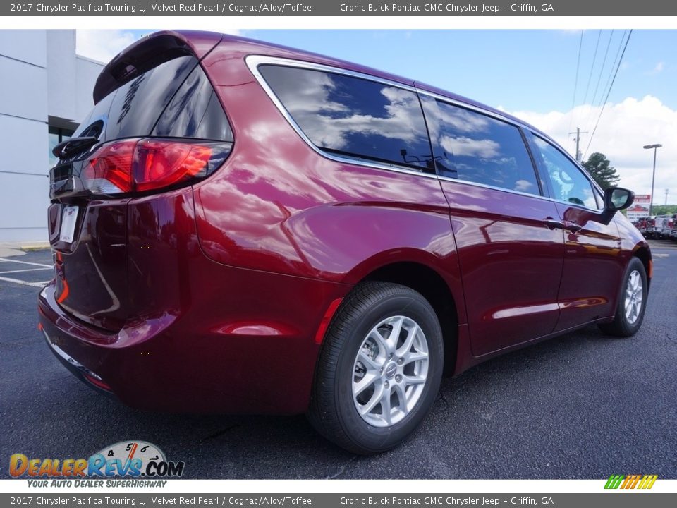 2017 Chrysler Pacifica Touring L Velvet Red Pearl / Cognac/Alloy/Toffee Photo #7