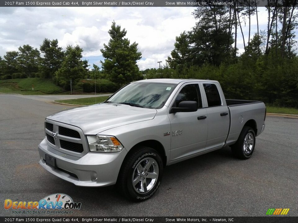 Front 3/4 View of 2017 Ram 1500 Express Quad Cab 4x4 Photo #2