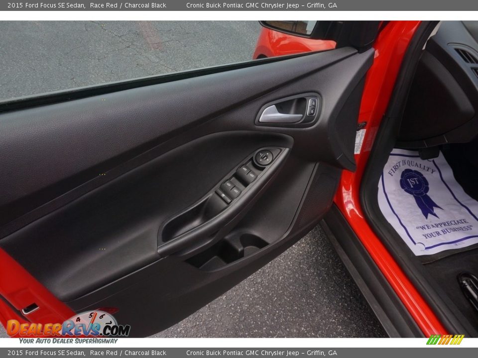 2015 Ford Focus SE Sedan Race Red / Charcoal Black Photo #11