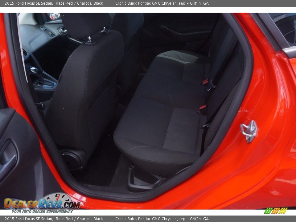 2015 Ford Focus SE Sedan Race Red / Charcoal Black Photo #14