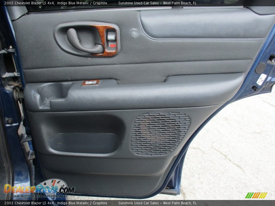 2003 Chevrolet Blazer LS 4x4 Indigo Blue Metallic / Graphite Photo #18