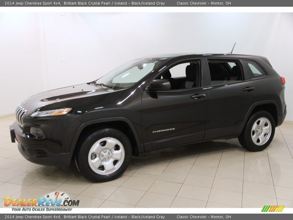 Front 3/4 View of 2014 Jeep Cherokee Sport 4x4 Photo #3