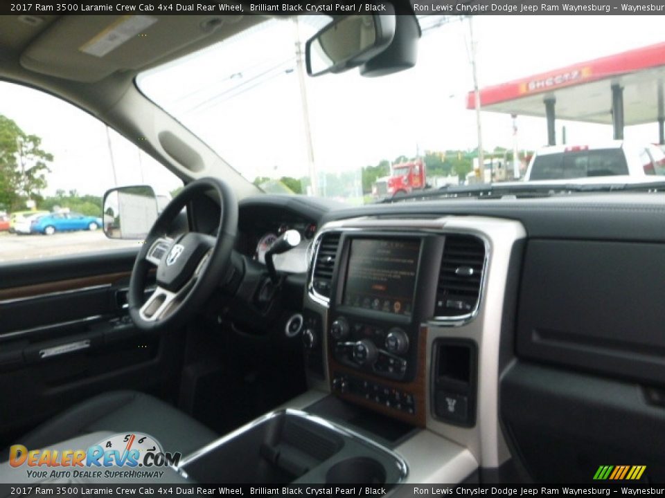 2017 Ram 3500 Laramie Crew Cab 4x4 Dual Rear Wheel Brilliant Black Crystal Pearl / Black Photo #11