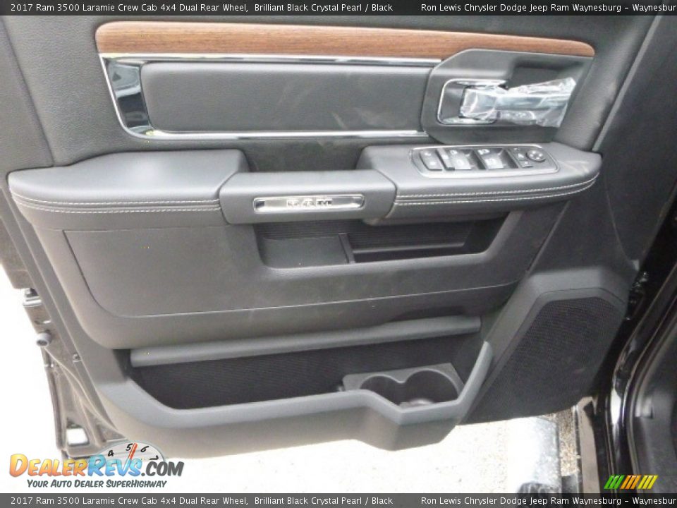 2017 Ram 3500 Laramie Crew Cab 4x4 Dual Rear Wheel Brilliant Black Crystal Pearl / Black Photo #15