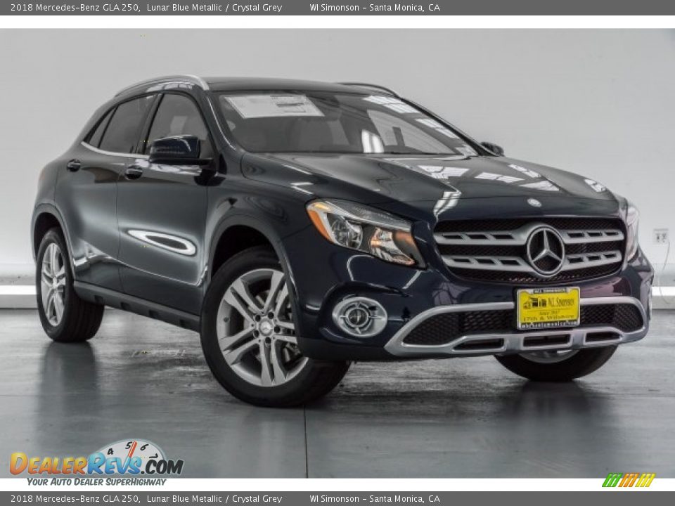 Front 3/4 View of 2018 Mercedes-Benz GLA 250 Photo #12